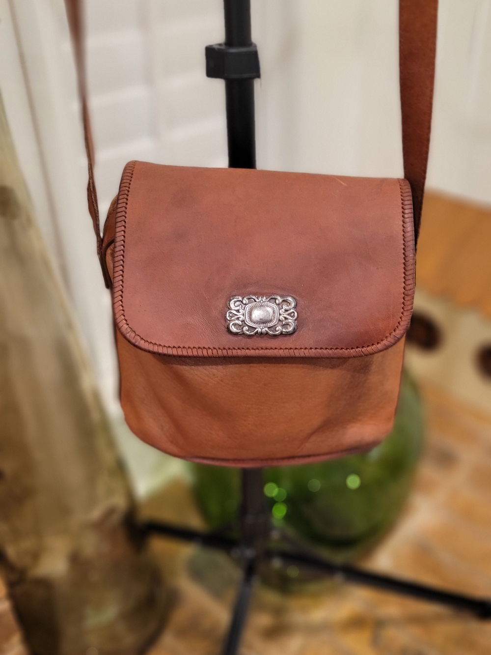 Vintage Fossil Brown Leather Crossbody Bag with Silver Accent (75082)